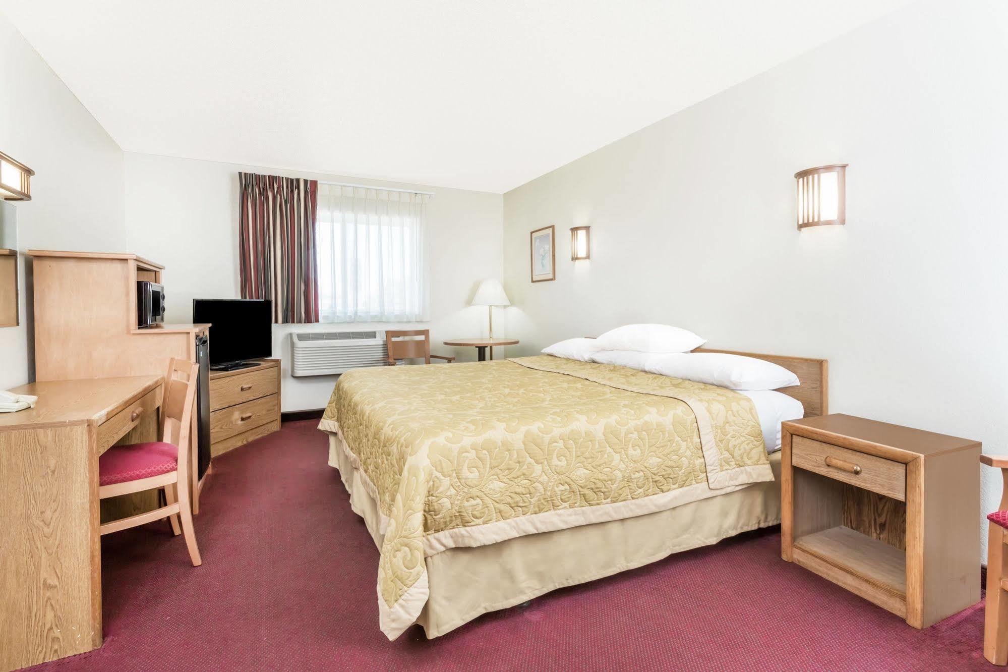 Super 8 By Wyndham Ogallala Buitenkant foto